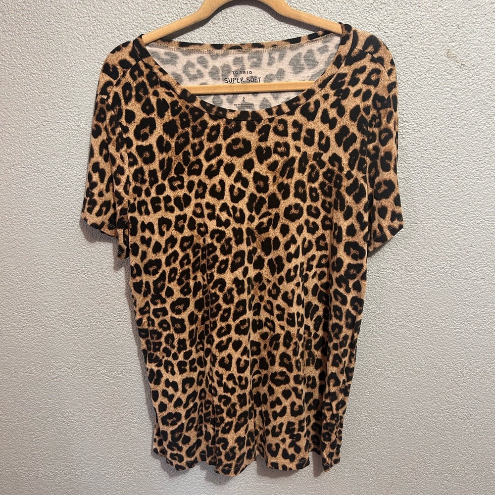 Like New Torrid super soft knits size 18/20 leopard print top - Picture 2 of 6